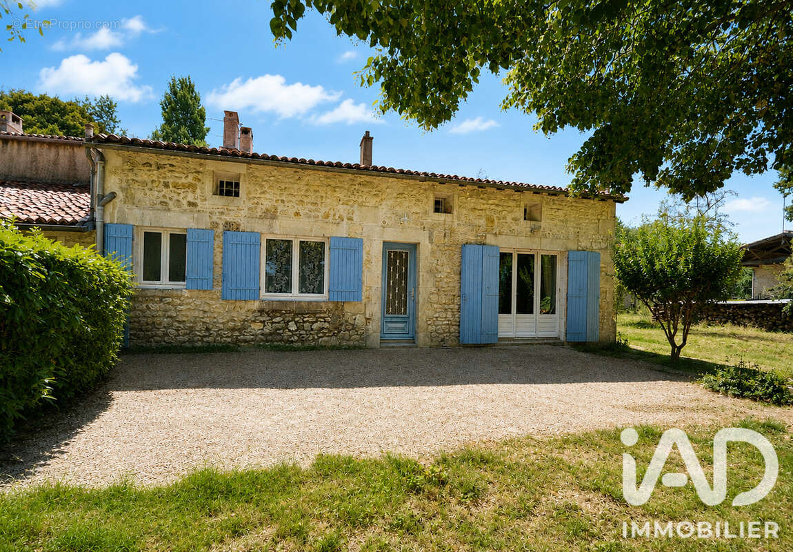 Maison 245 m² à Nieul-Les-Saintes  - photo 4