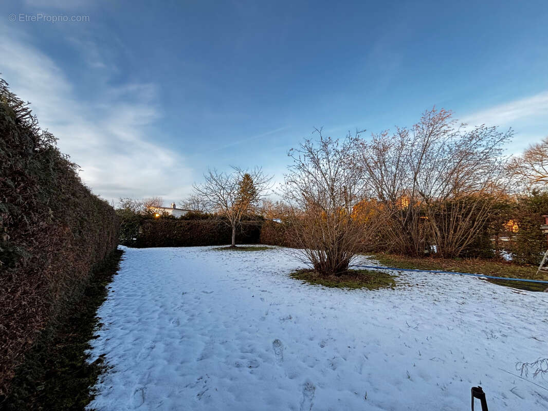 Maison à VIEUX-CHARMONT