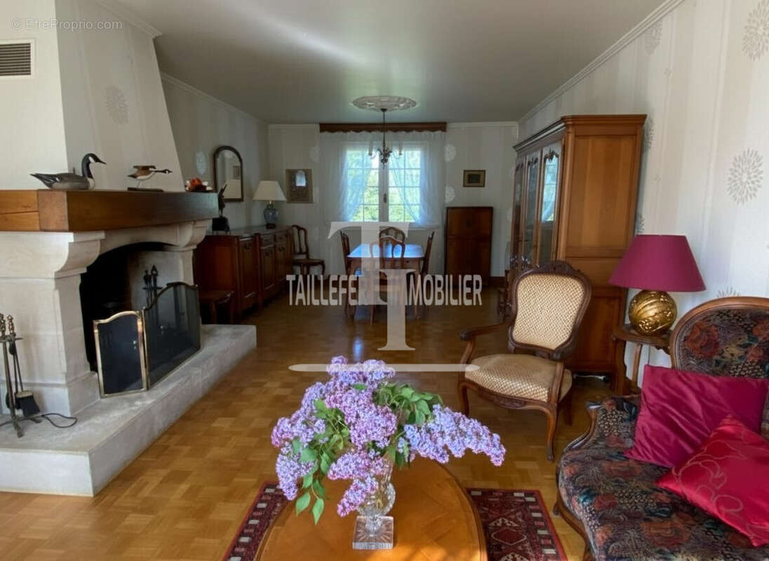 Maison à COULOUNIEIX-CHAMIERS