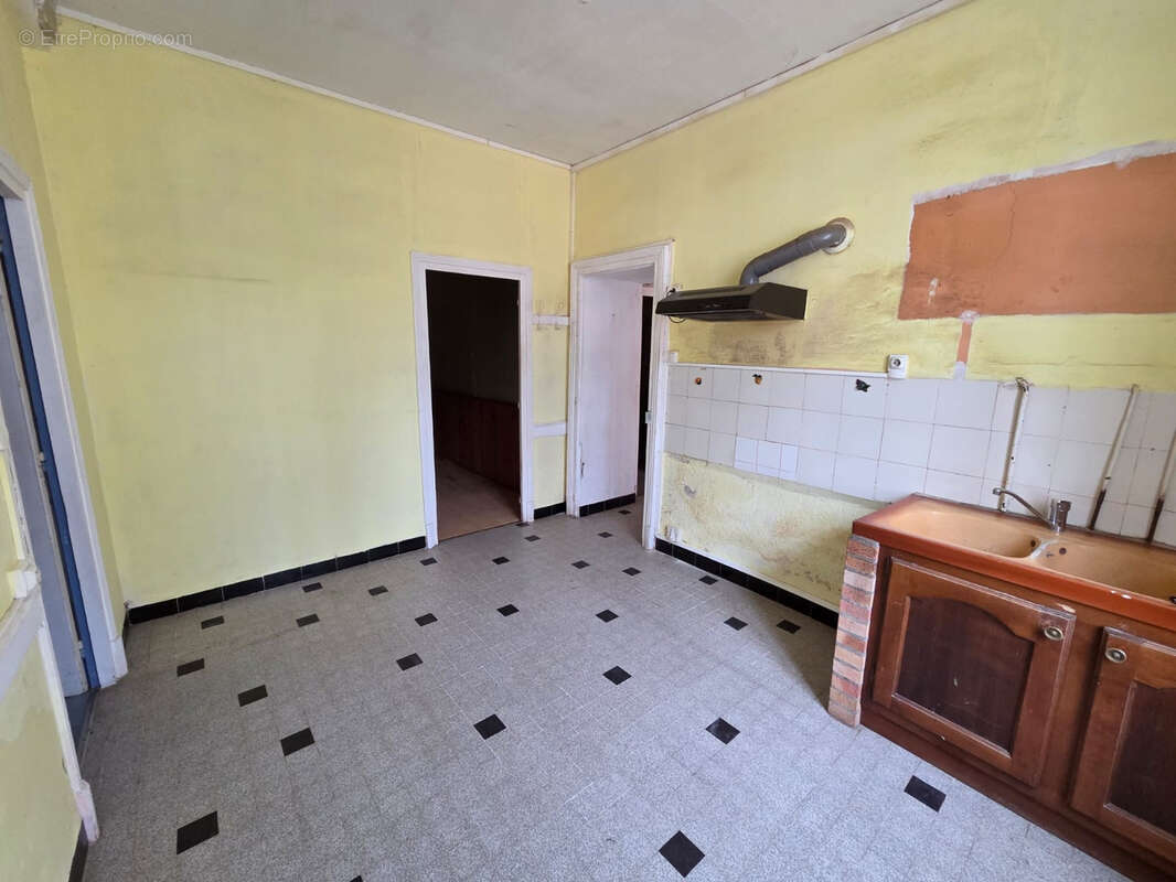 Maison à MONTAIGU-LE-BLIN