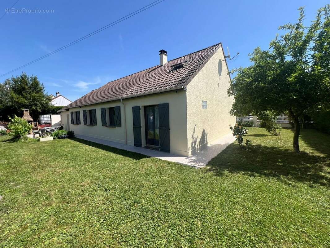Maison à OLLAINVILLE