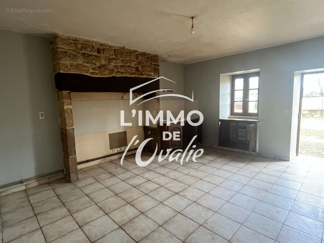 Maison à LES QUATRE-ROUTES-DU-LOT