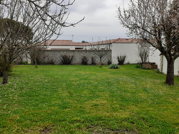 Terrain à SALLES-SUR-MER