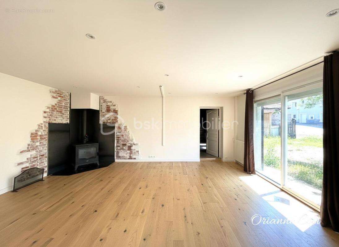 Maison familiale rénovée de 175 m² – 5 chambres – Terrain 904 m² - photo 3