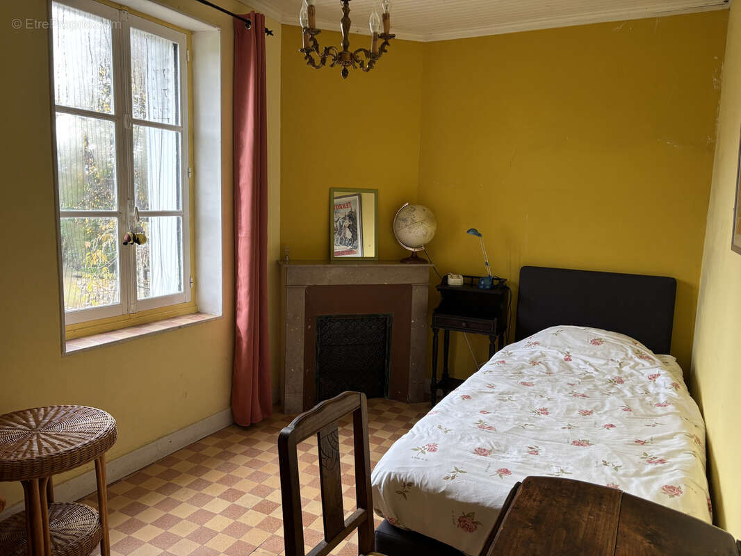 Maison à VICQ-EXEMPLET