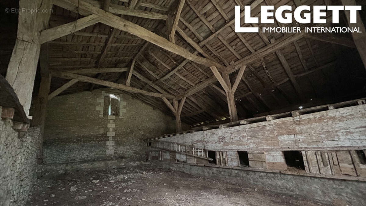 Maison à MONTMOREAU-SAINT-CYBARD