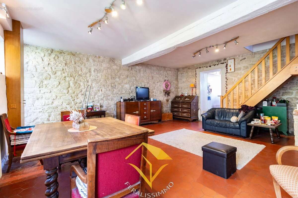 Maison de charme de 5 chambres au coeur du village ! - photo 3