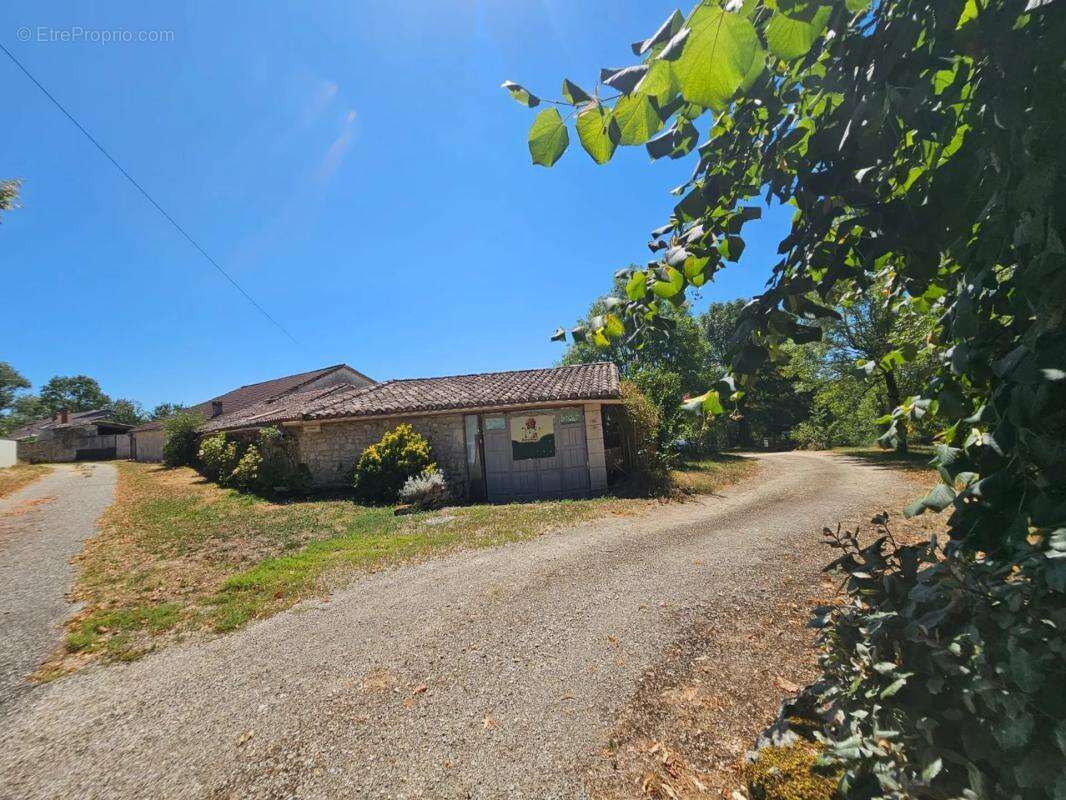Maison de 10 pièces de 250 m² à Pardaillan - photo 18