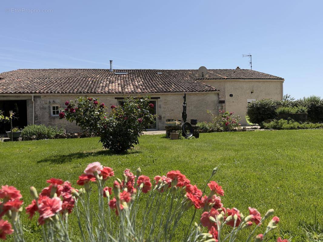 Maison à EPARGNES