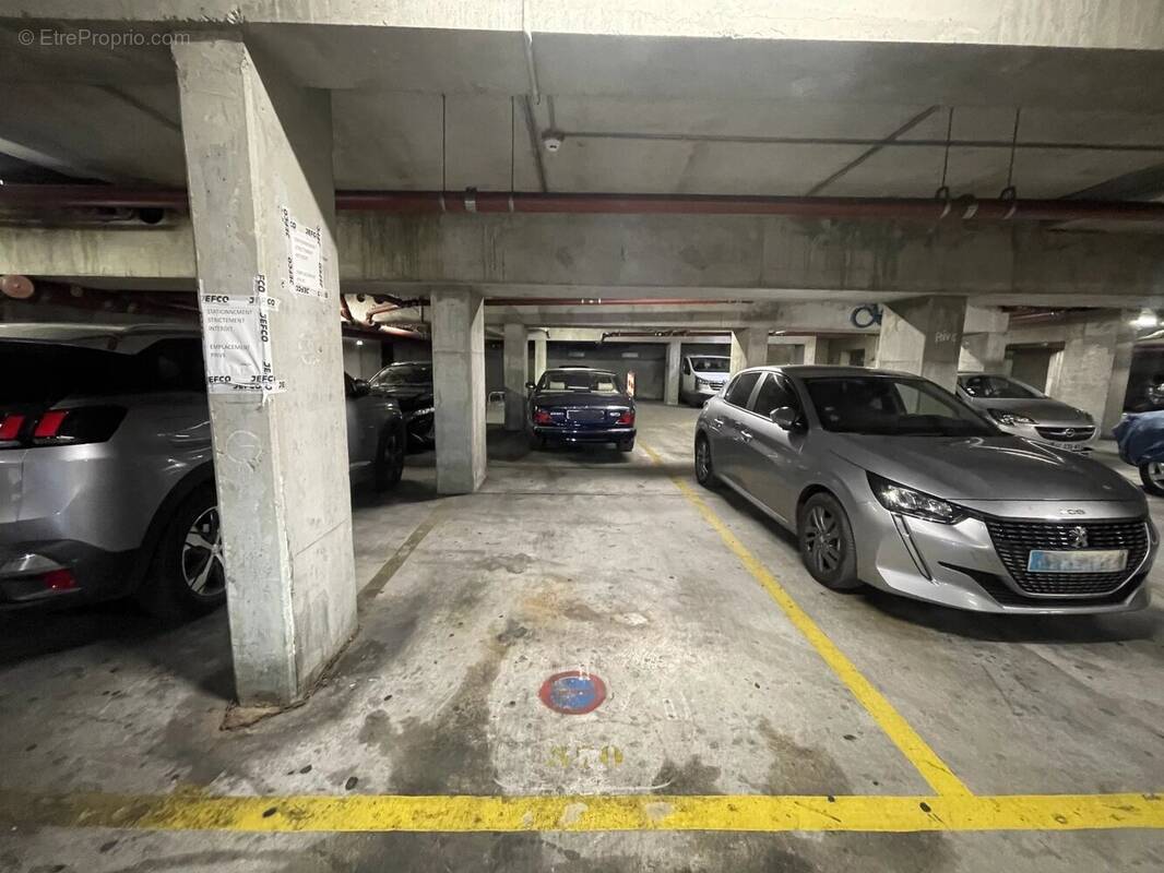 Parking à MARSEILLE-8E