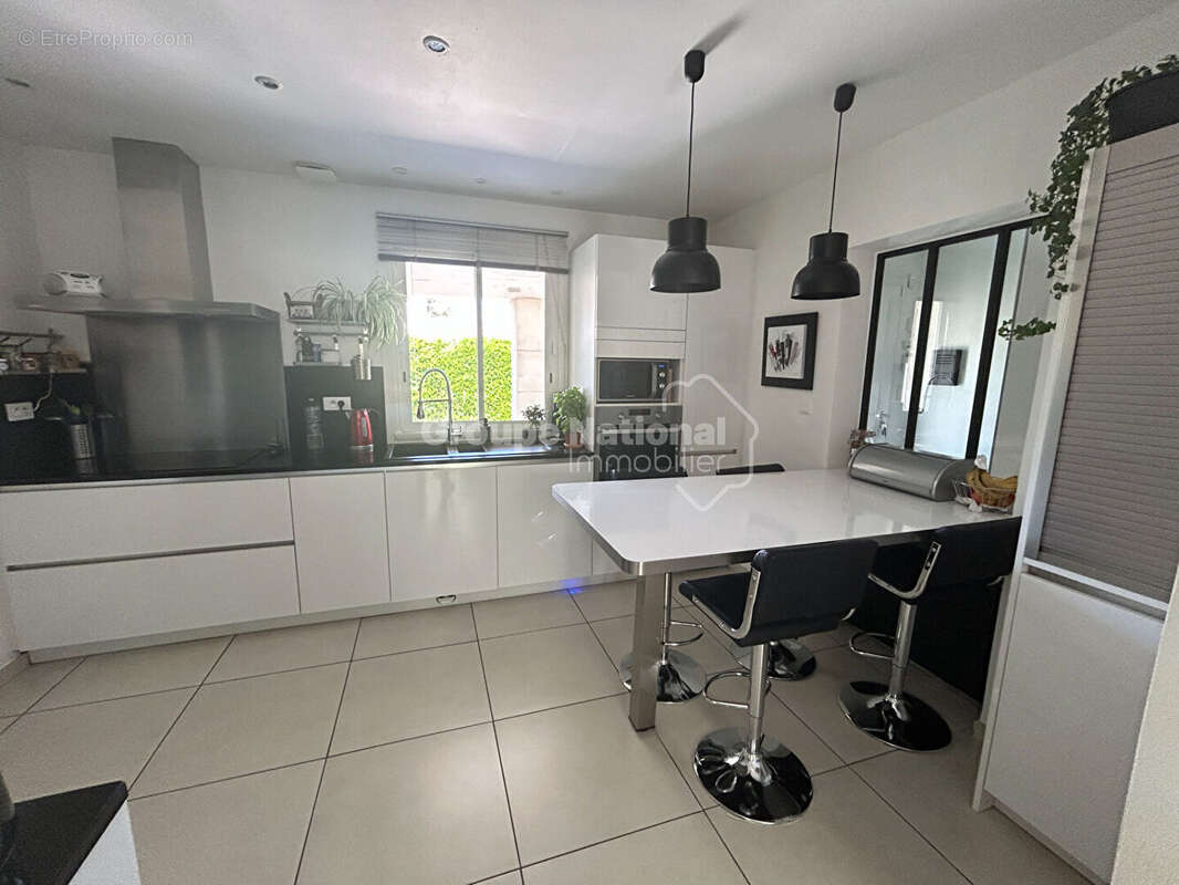 Maison de plain-pied 3 chambres + annexe sur parcelle arborée de 876 m² avec piscine et garage - Carpentras - photo 6