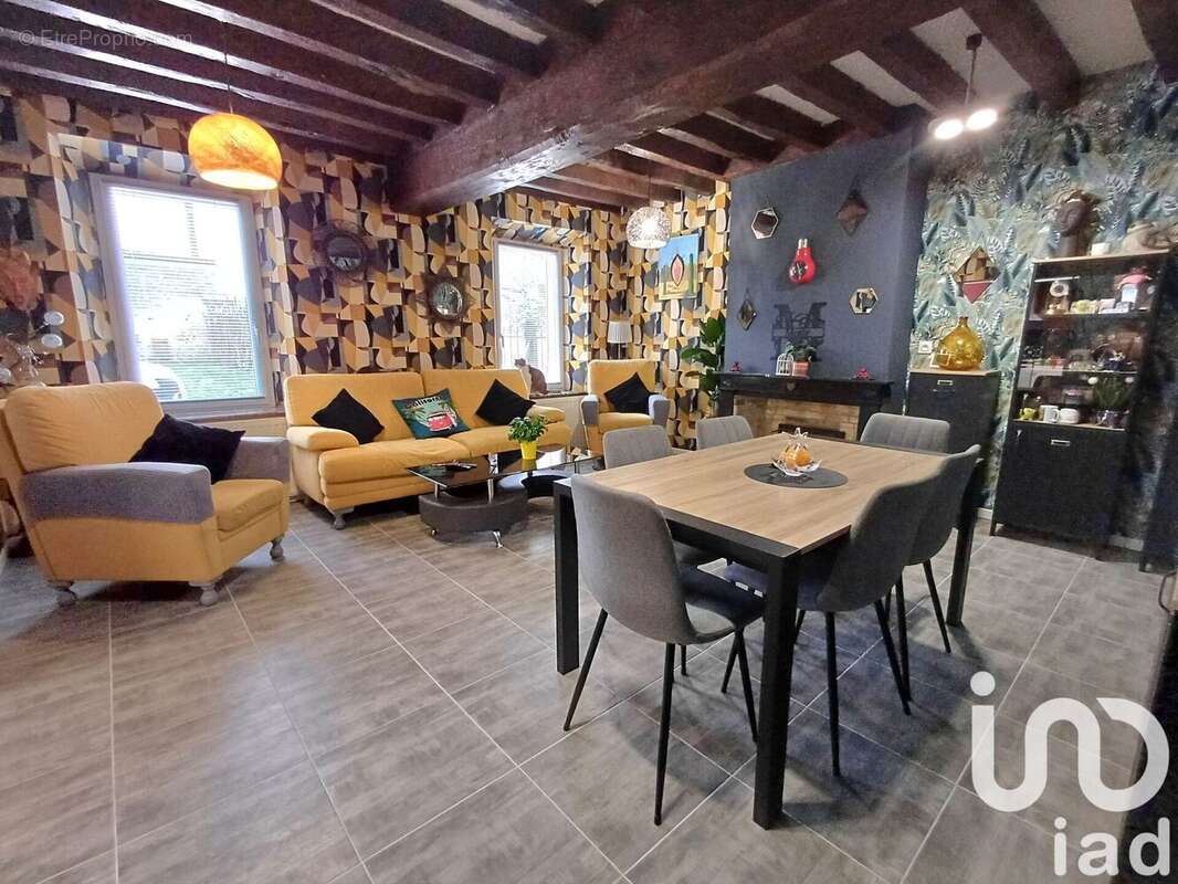 Maison 100 m² à Saint-Maurice-Aux-Riches-Hommes  - photo 5