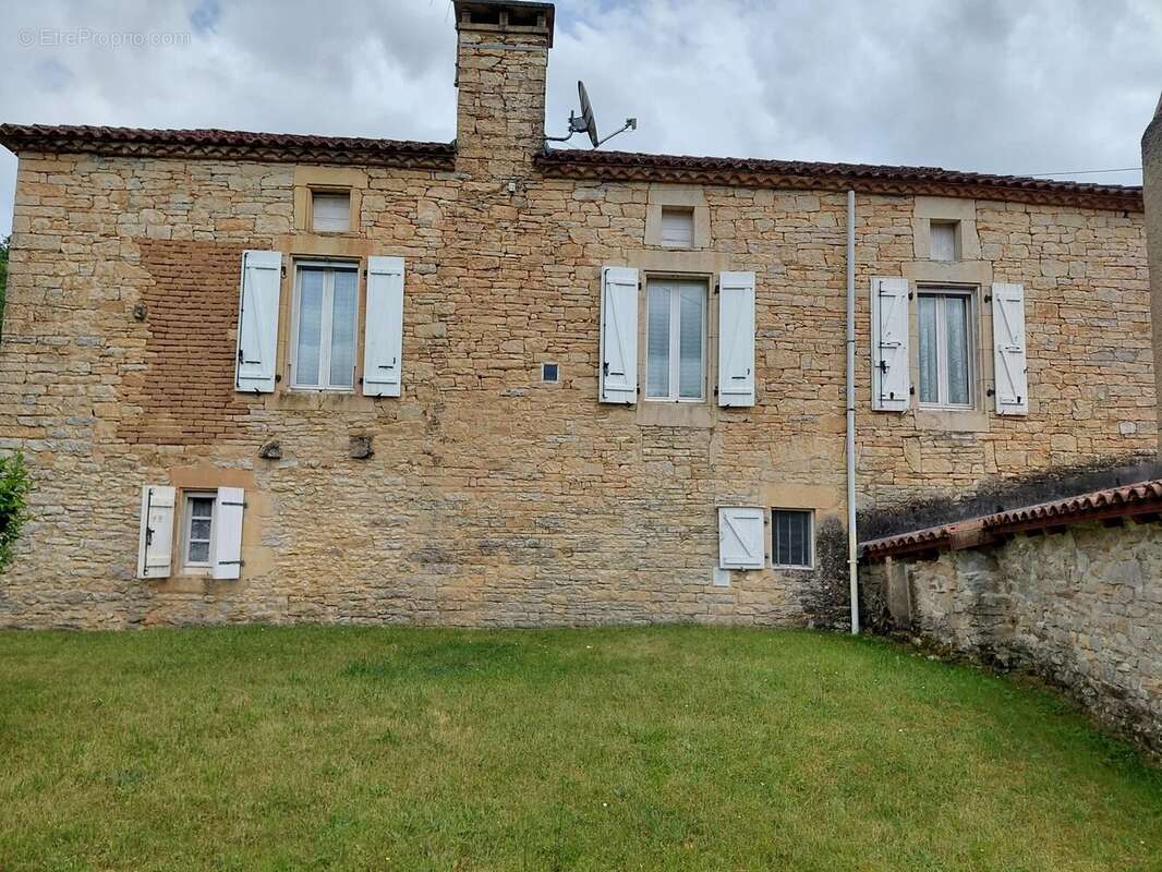 Maison 188 m² à Saint-Medard  - photo 3