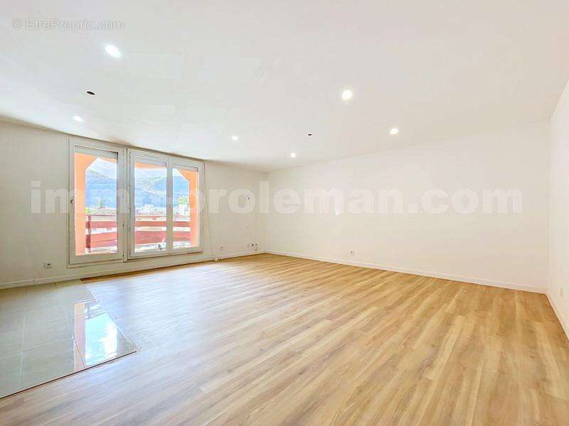 Appartement_T3_Gaillard_frontière_Suisse_direction_GENEVE_CALME_investissement_vente_TERRASSE_séjour_salon_CUISNE_OUVERTE_CHAMBRES_ - Appartement à GAILLARD