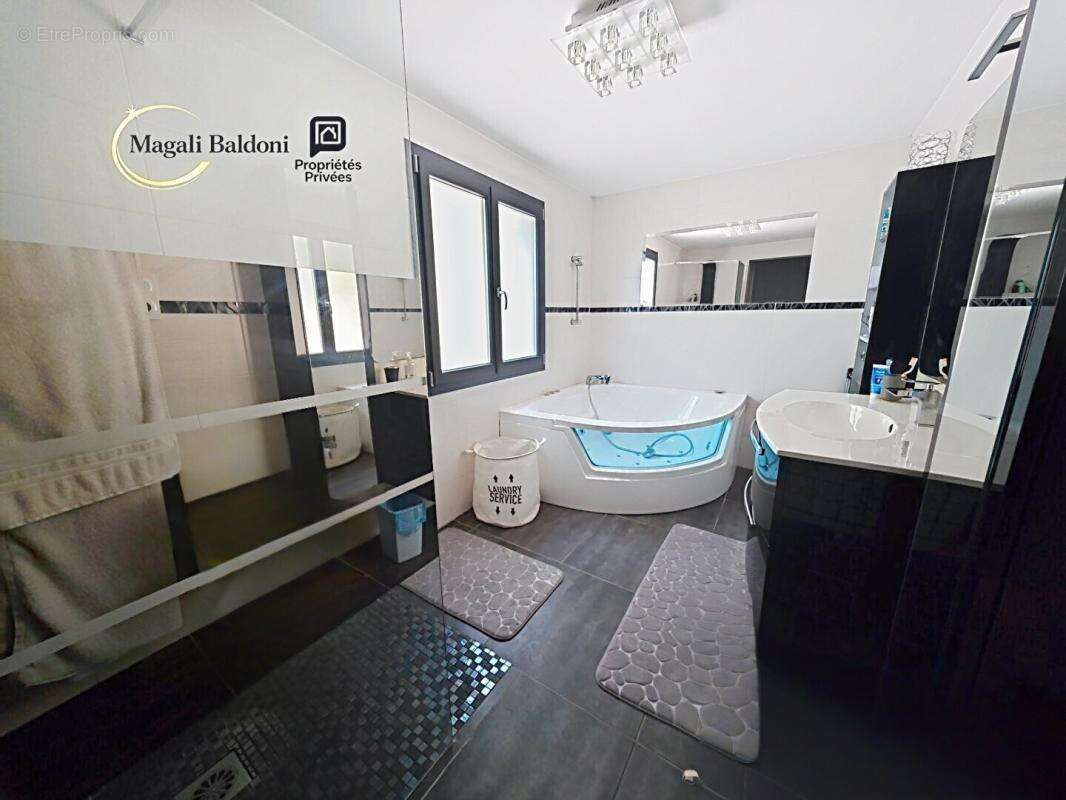 Villa Le Muy 7 pièces 234 m2- PISCINE- T3- GARAGE - photo 13