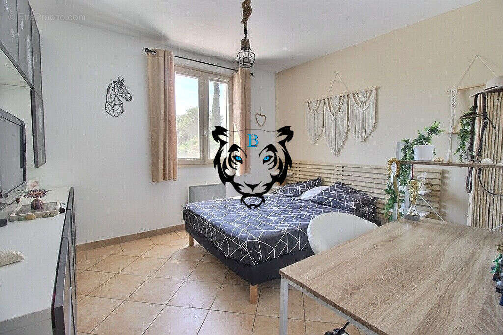 Maison à ROQUEBRUNE-SUR-ARGENS