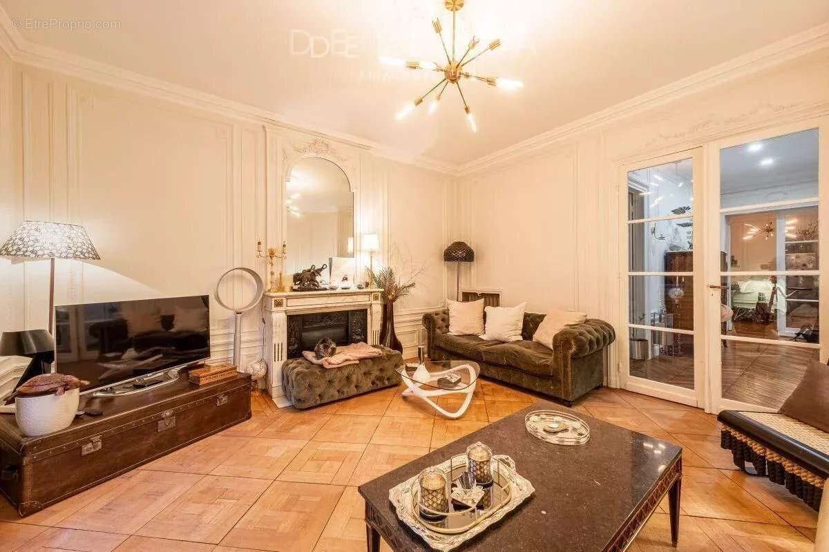 Appartement à PARIS-7E