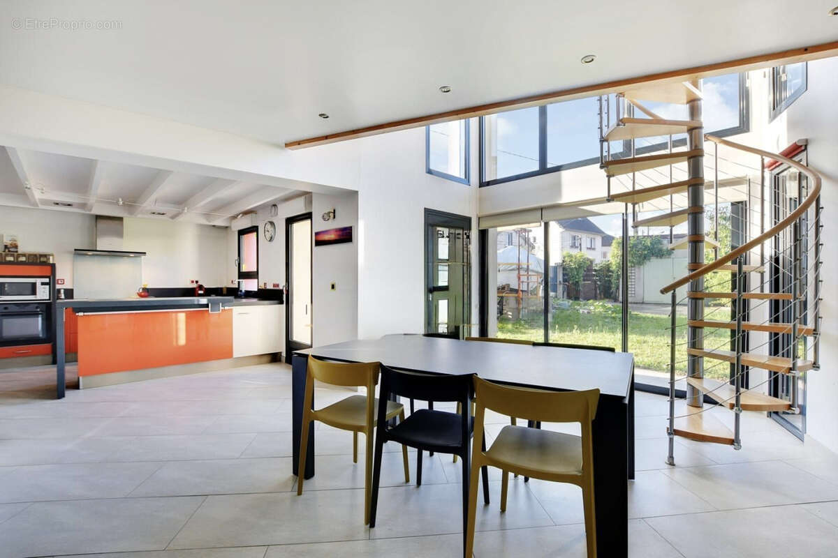 Maison à VIGNEUX-SUR-SEINE