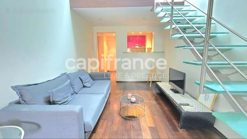 Appartement à PARIS-8E