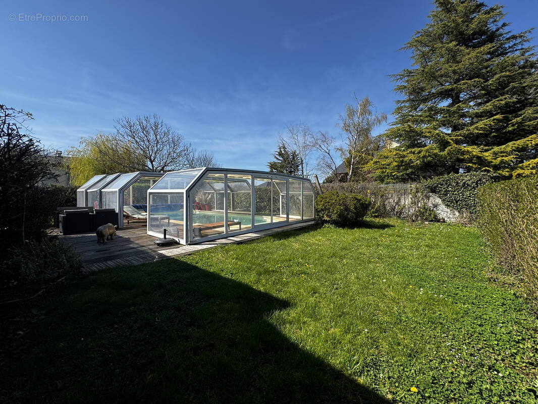 Maison à ONET-LE-CHATEAU