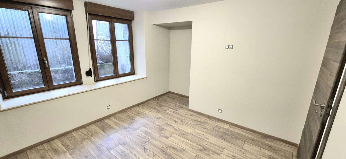 Appartement à ORCHAMPS-VENNES