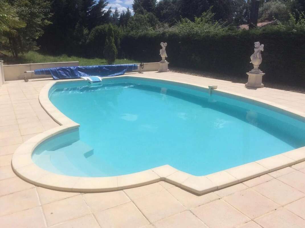 Maison de 4 chambres avec piscine, en bordure du bourg - photo 2