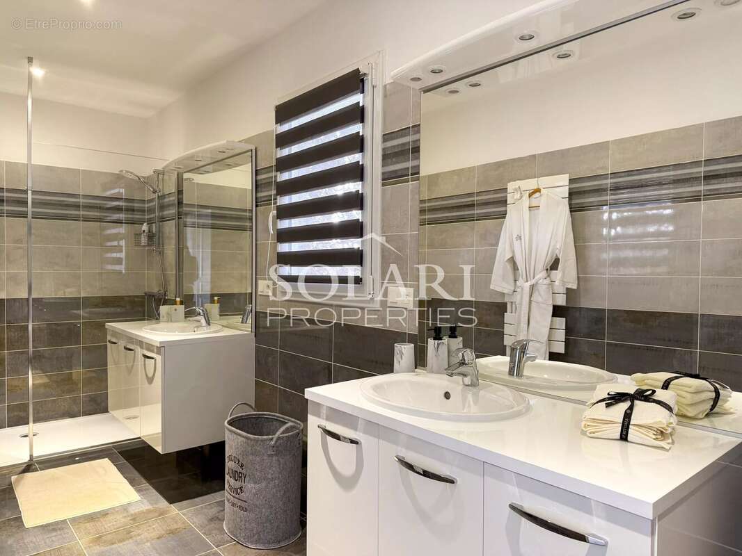 Maison à MANDELIEU-LA-NAPOULE