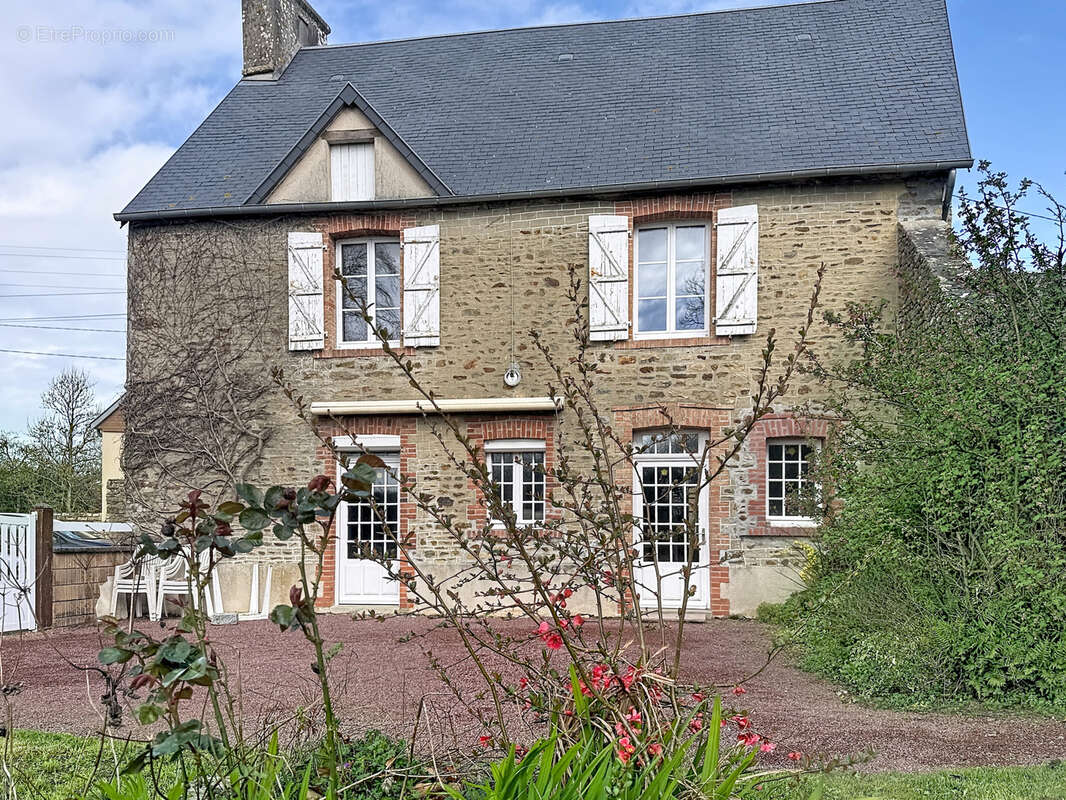 Maison à DRAGEY-RONTHON