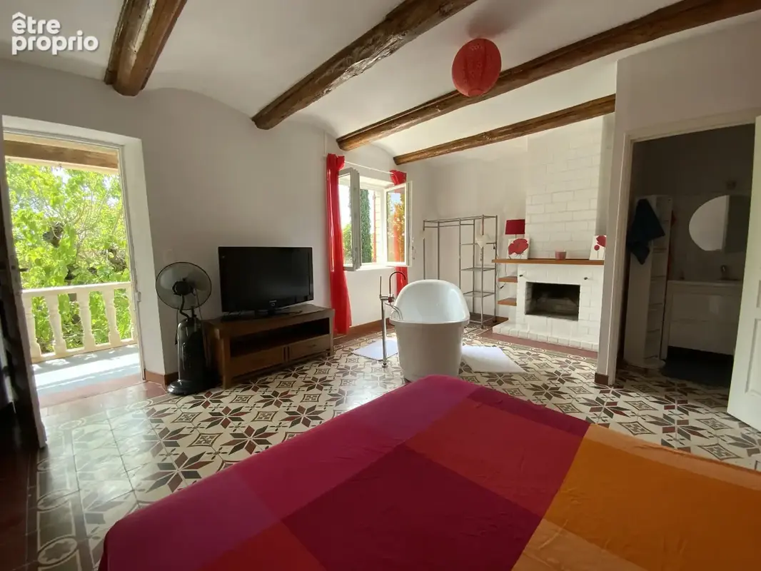 Maison en pierre avec piscine et son terrain 3000 m2 - photo 9