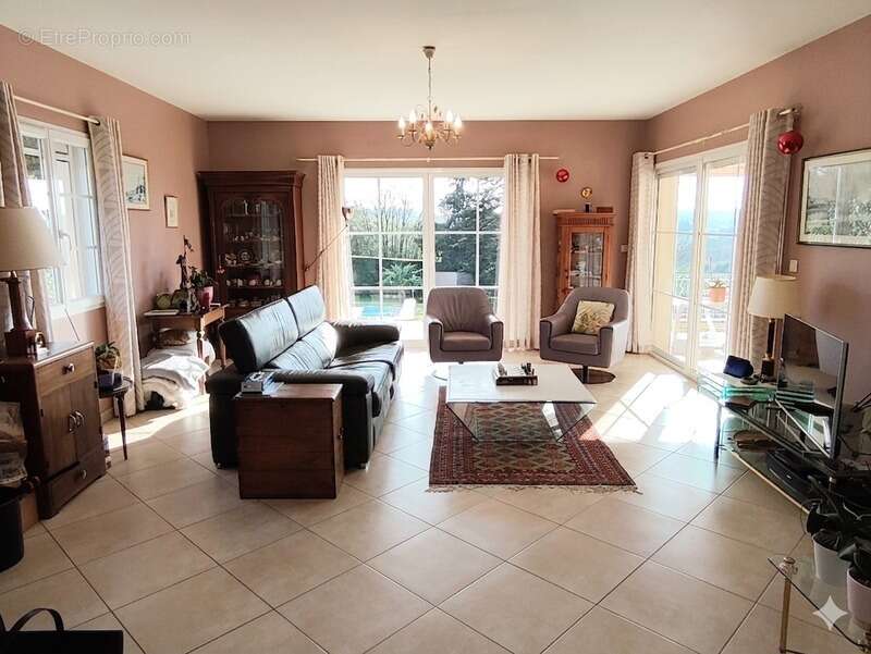 Maison à RUELLE-SUR-TOUVRE