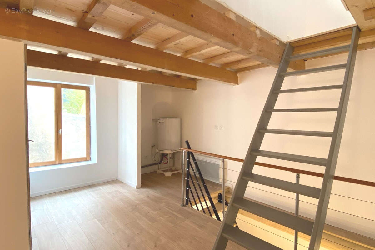 Maison à SAINT-QUENTIN-LA-POTERIE