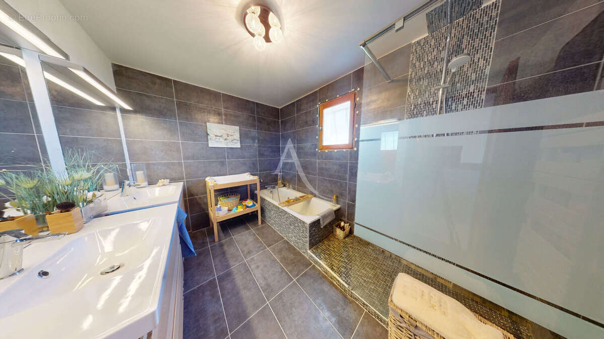 SAINT-LYS Maison T7 - 178m² parcelle de 1600m² - photo 11