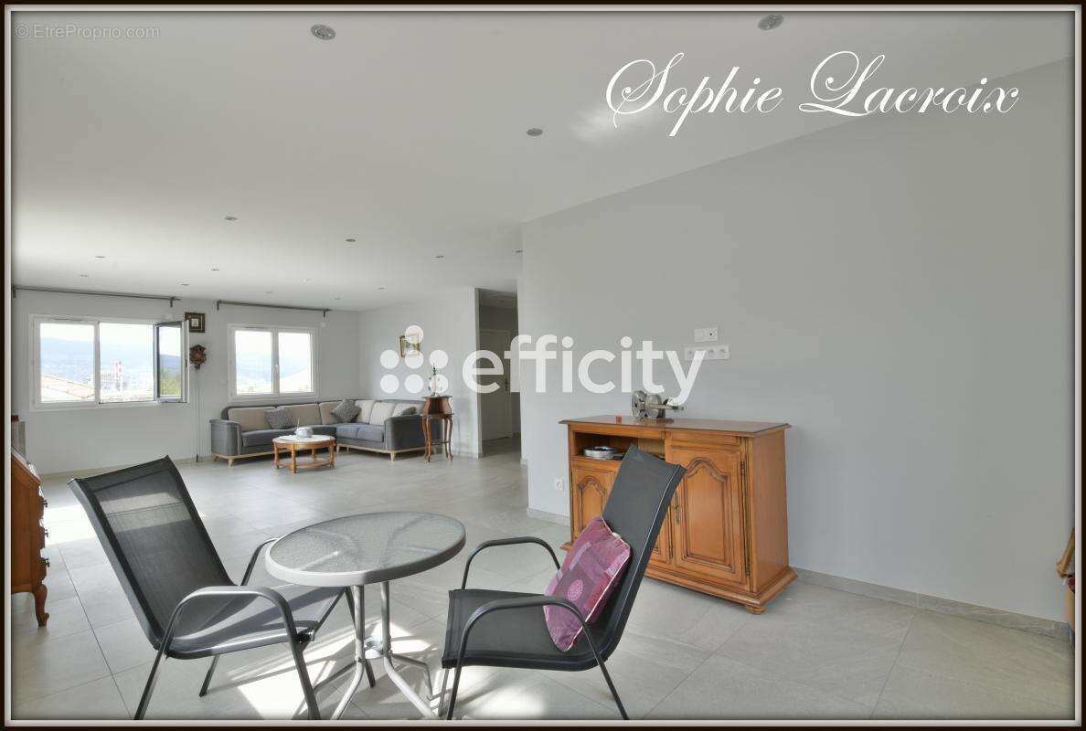 Maison à SALAISE-SUR-SANNE