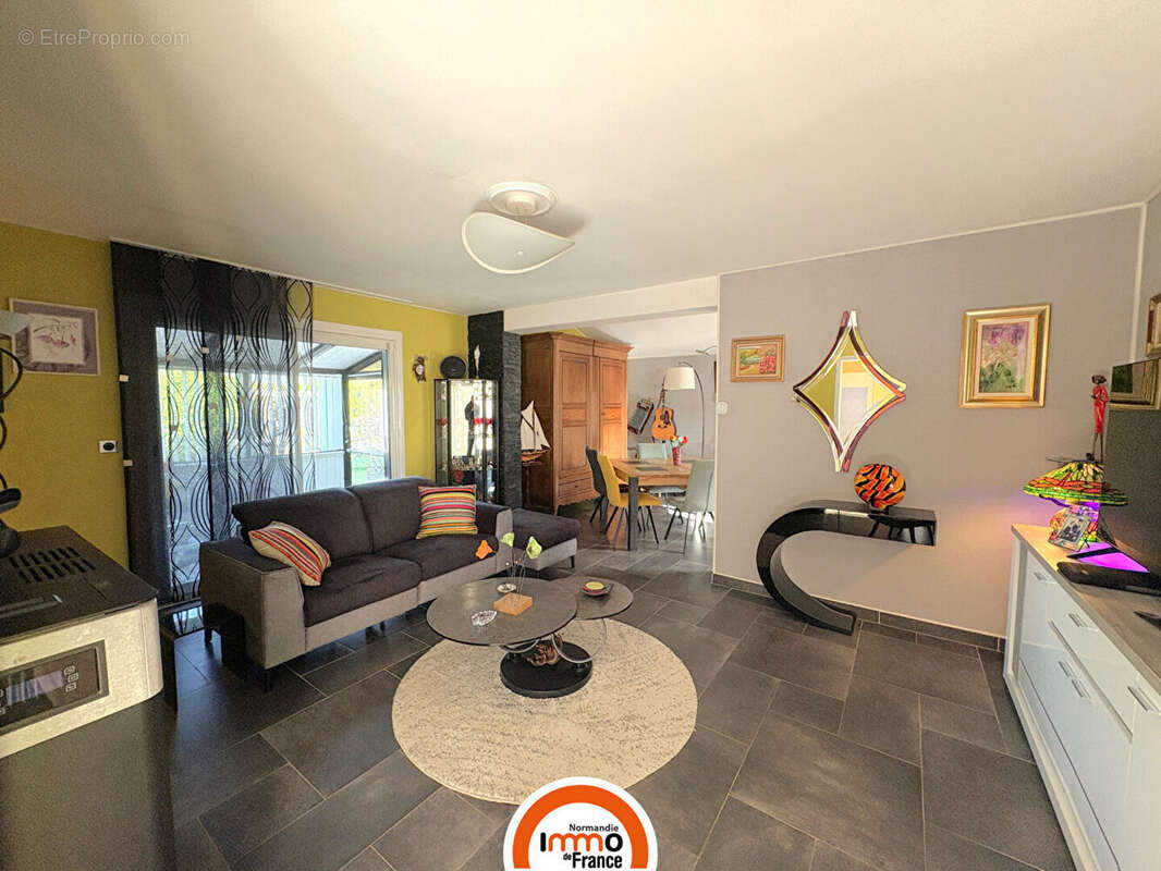 Maison à LA BONNEVILLE-SUR-ITON