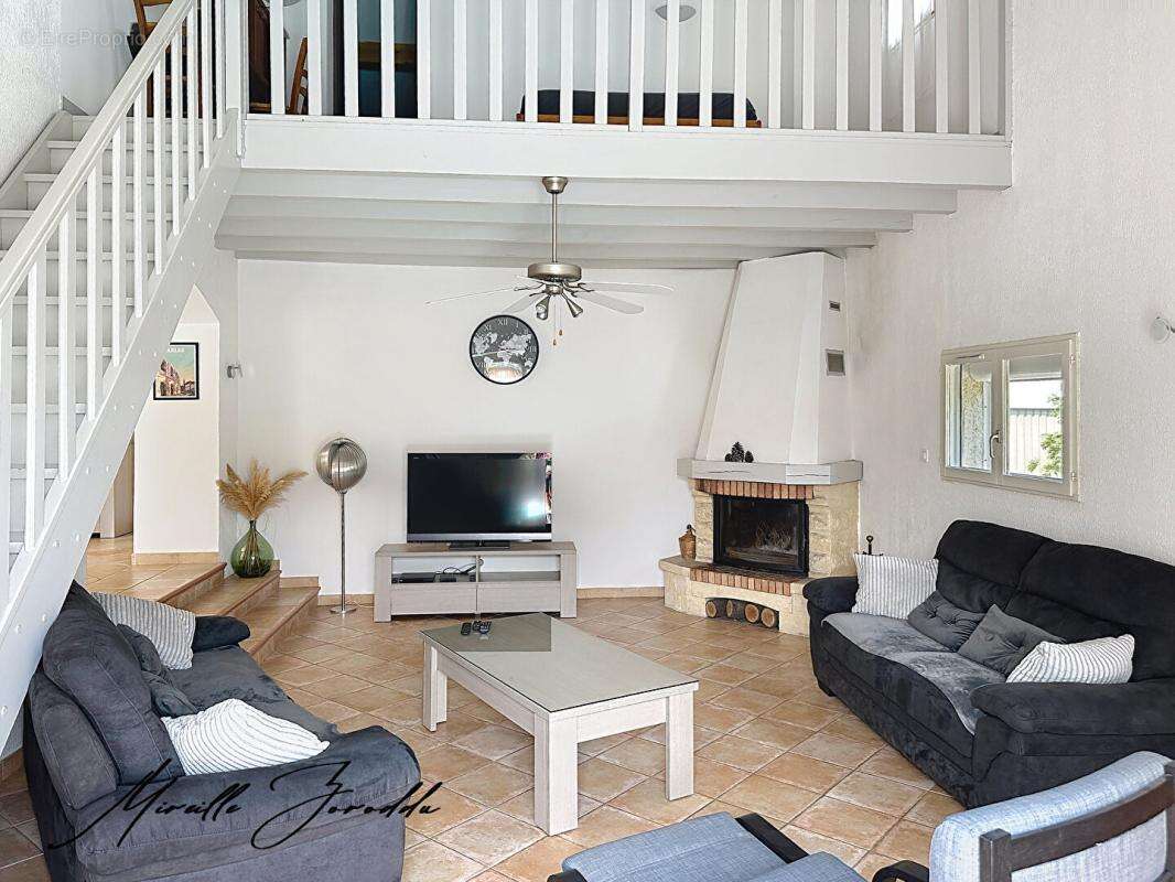 Maison à JONQUIERES-SAINT-VINCENT