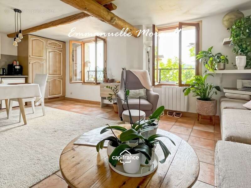 Appartement à BAGNOLS-EN-FORET