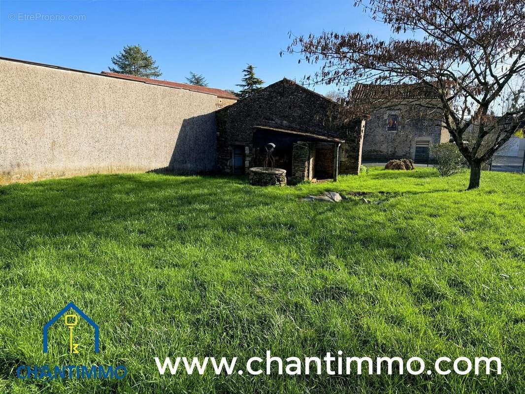 Terrain à MOUILLERON-EN-PAREDS