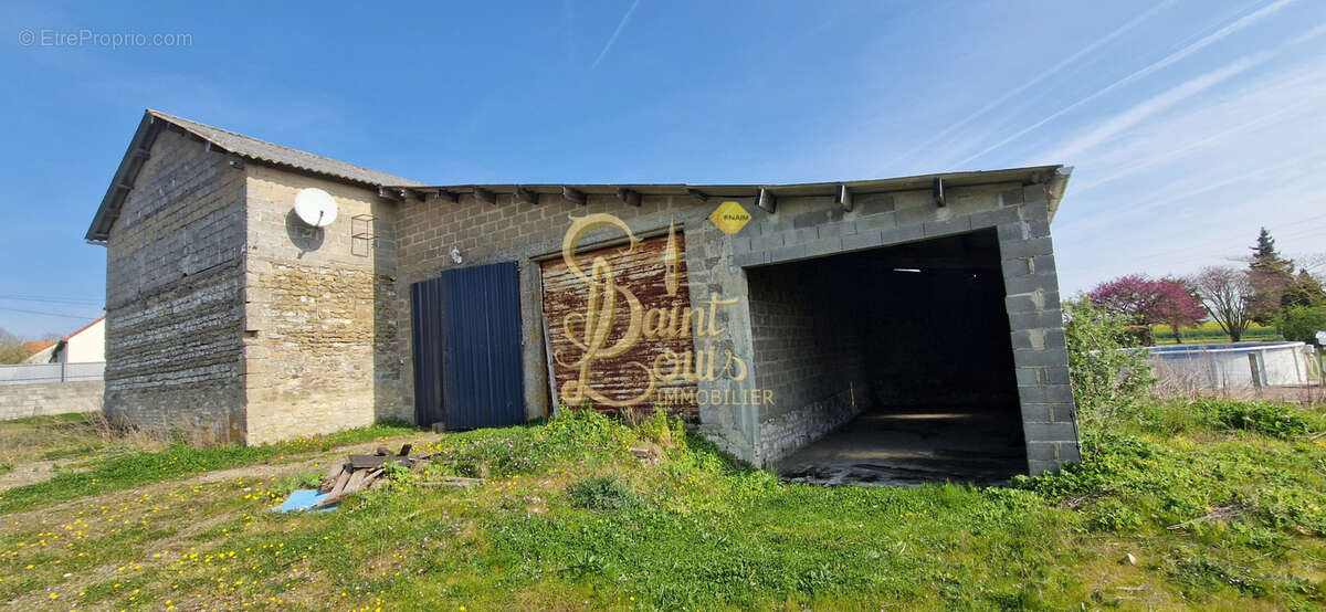 Parking à MARIGNY-MARMANDE