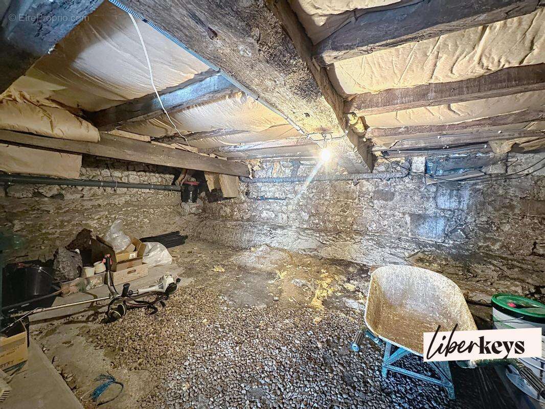 Maison à MONTMOREAU-SAINT-CYBARD