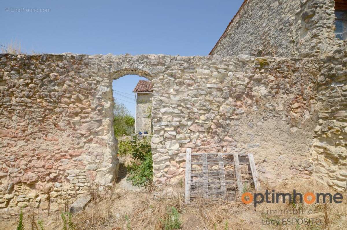  Charmante maison en pierre de 1780 pleine de caractère – Saint-Laurent-de-Céris (16)  - photo 26