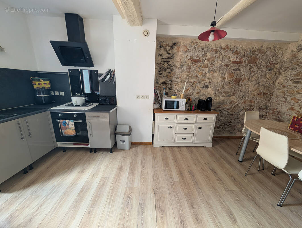 Maison à SAINT-LAURENT-DE-LA-SALANQUE