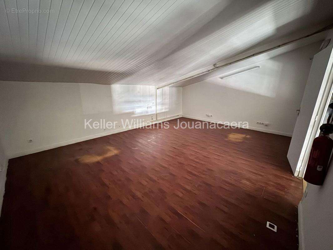 Commerce à LA TRINITE