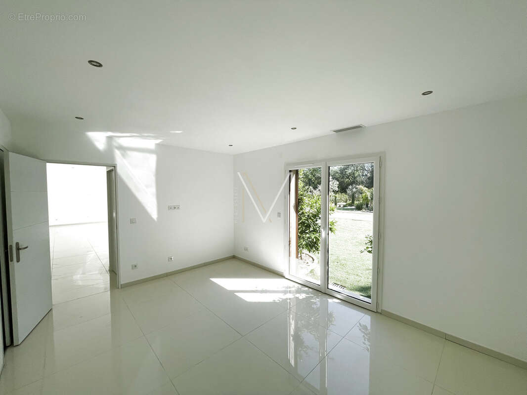 Maison à PLAN-DE-LA-TOUR
