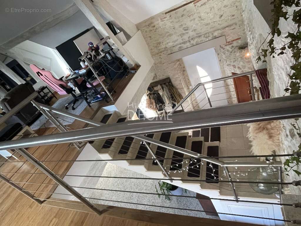 Maison à JOUY-LE-CHATEL