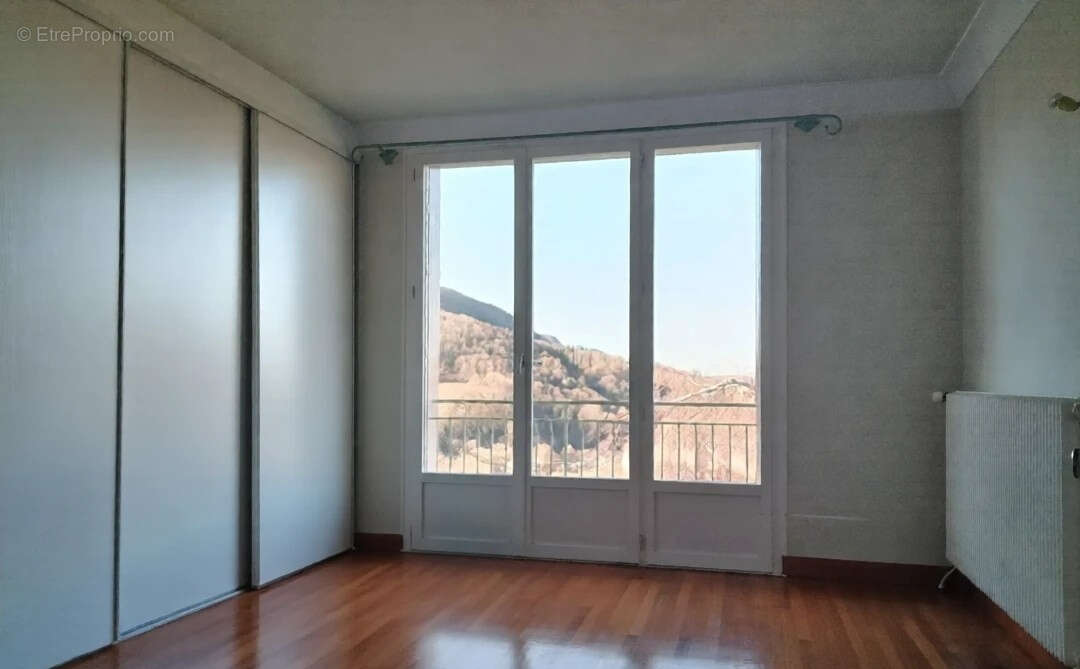 Appartement à SALINS-LES-BAINS