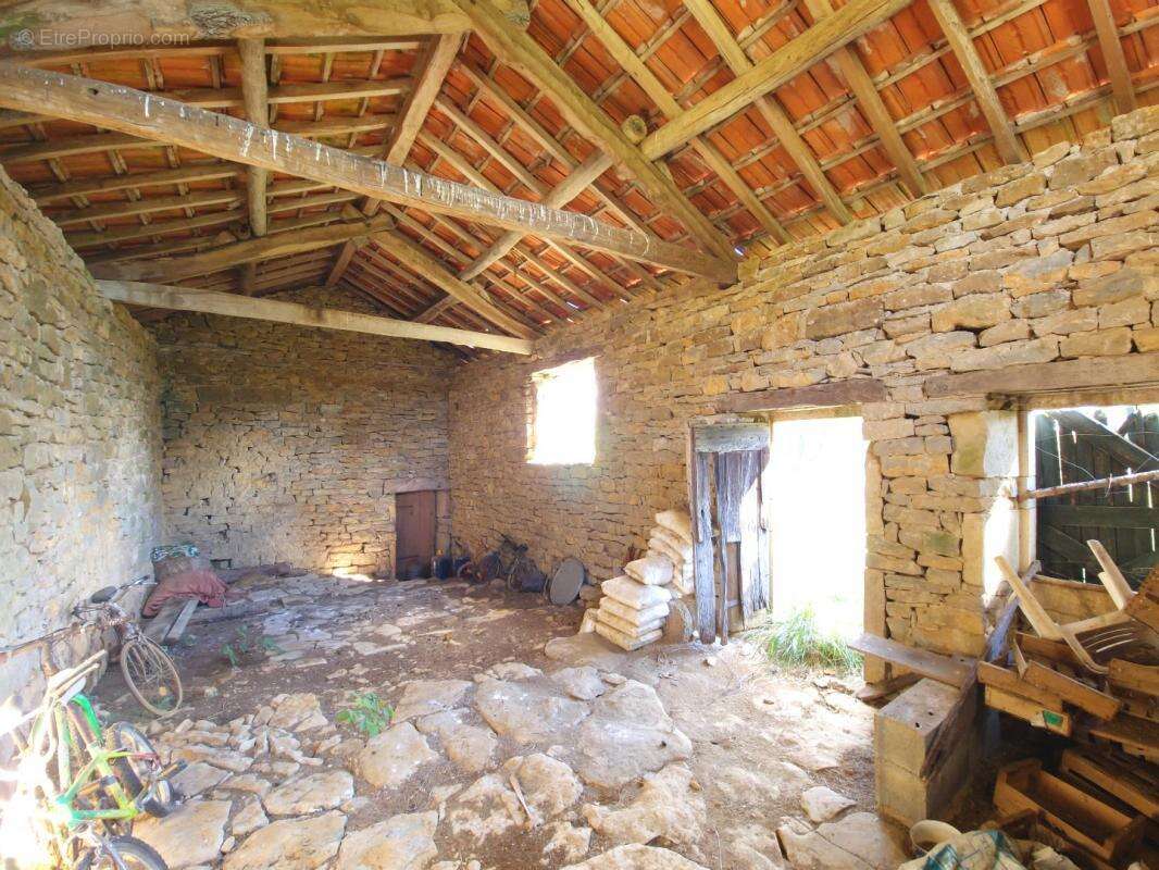 Maison à LACAPELLE-LIVRON