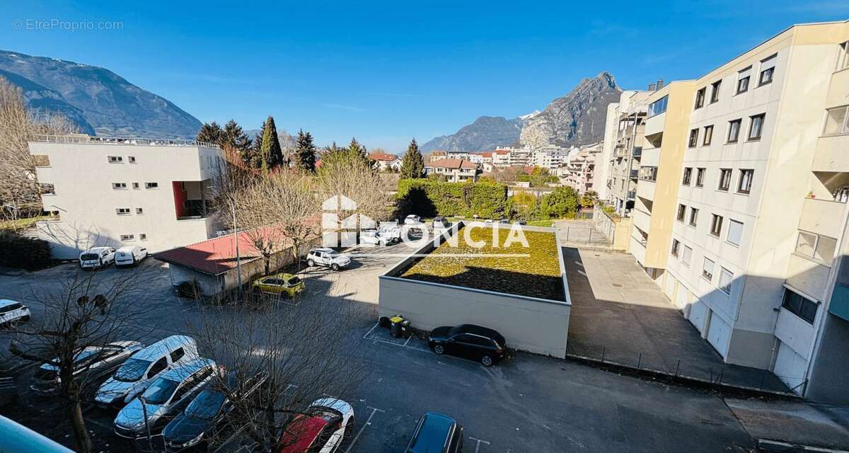 Appartement à FONTAINE