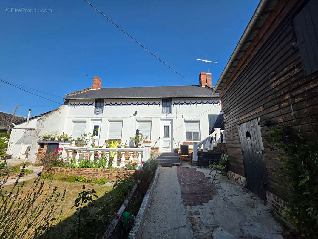 Maison à LE MESNIL-SAINT-FIRMIN