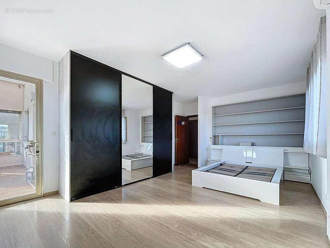 Maison à SAINT-LAURENT-DU-VAR