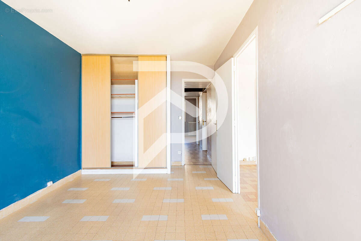 Appartement à MARSEILLE-4E